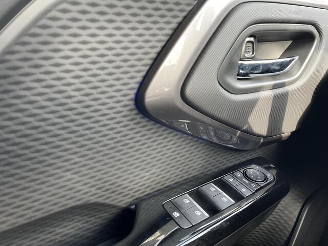 Toyota URBAN CRUISER Dynamic 61 kWh | Land Breeze Green | Demo