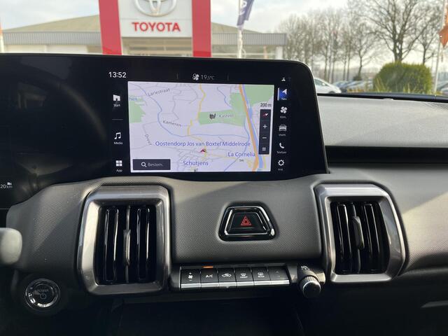 Toyota URBAN CRUISER Dynamic 61 kWh | Land Breeze Green | Demo