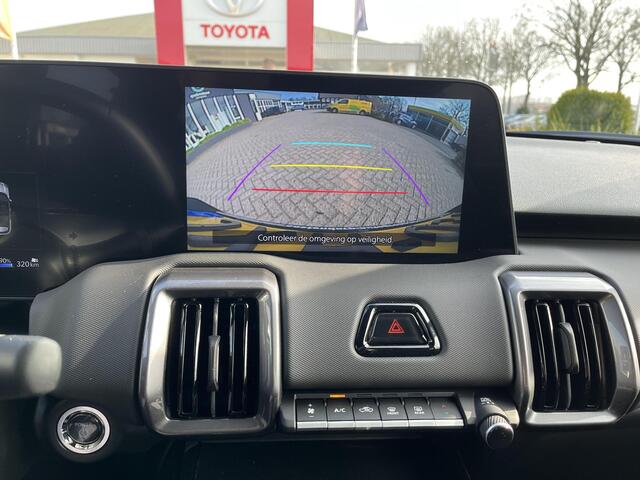 Toyota URBAN CRUISER Dynamic 61 kWh | Land Breeze Green | Demo