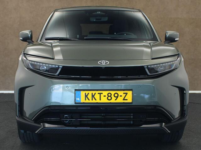 Toyota URBAN CRUISER Dynamic 61 kWh DEMO AUTO - NIEUW MODEL - ORIGINEEL NEDERLANDSE AUTO - 3 FASE - PARKEERSENSOREN VOOR/ ACHTER - NAVIGATIE - DODEHOEK -DETECTIE - KEYLESS ENTRY/ START - 18 INCH WIELEN - CAMERA - CLIMATE CONTROL - VOORSTOELEN VERWARMD - STUUR VERWARMD