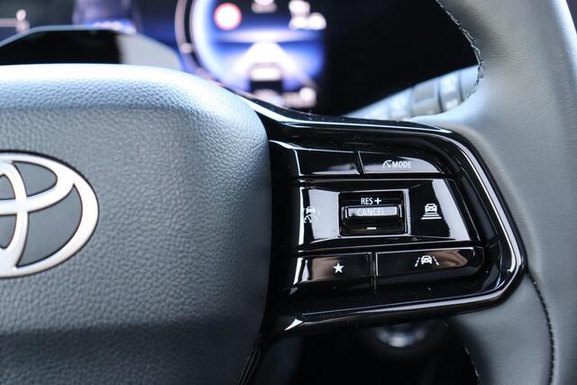 Toyota URBAN CRUISER Executive 61 kWh, JBL, 360 Camera, ¤ 3.000 Inruil Voordeel ! Adaptieve cruise control, Apple Carplay / Android Auto.
