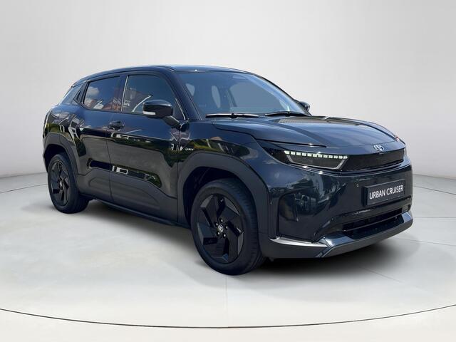 Toyota URBAN CRUISER Dynamic 61 kWh | Bluish Black parelmoer | Nieuw uit voorraad leverbaar |