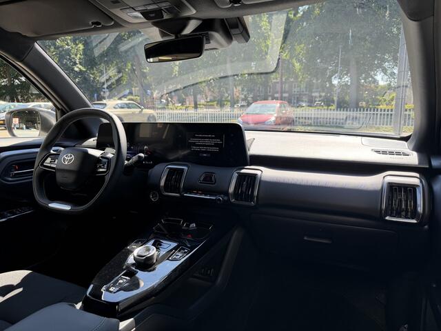 Toyota URBAN CRUISER Dynamic 61 kWh Dodehoekdetectie, Navigatie, Parkeersensoren V+A