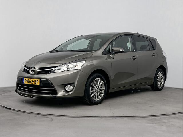 Toyota VERSO 1.8 VVT-i Dynamic | Navigatie | Parkeercamera | Stoelverwarming |