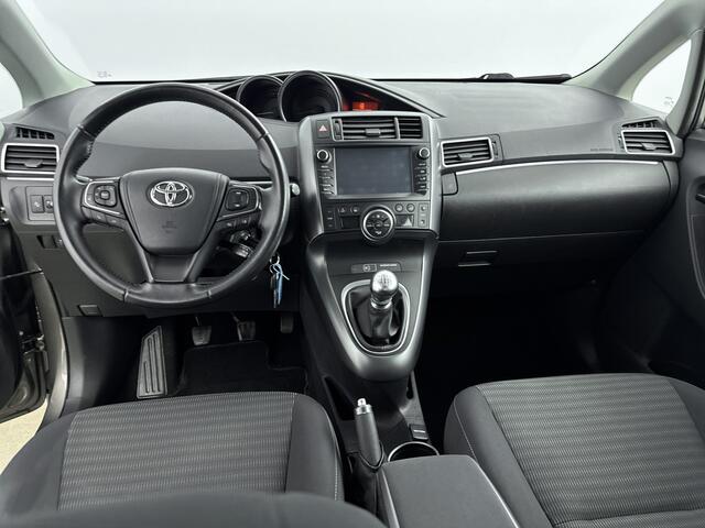 Toyota VERSO 1.8 VVT-i Dynamic | Navigatie | Parkeercamera | Stoelverwarming |