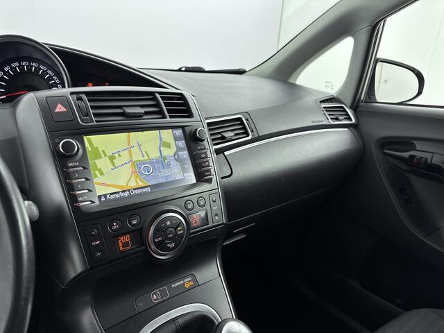 Toyota VERSO 1.8 VVT-i Dynamic | Navigatie | Parkeercamera | Stoelverwarming |