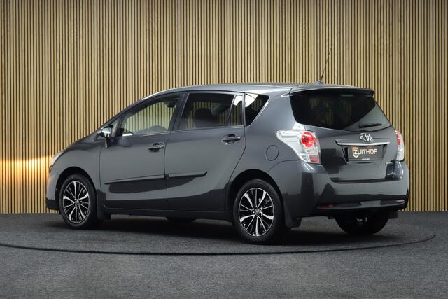 Toyota VERSO 1.8 VVT-i SkyView Edition | Panoramadak | Cruise-control | Stoelverwarming | Camera | Clima | Navigatie | LM Velgen | Dealer Onderhouden!