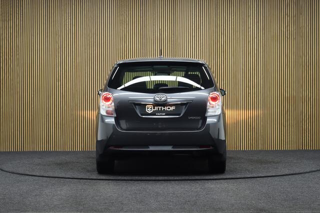 Toyota VERSO 1.8 VVT-i SkyView Edition | Panoramadak | Cruise-control | Stoelverwarming | Camera | Clima | Navigatie | LM Velgen | Dealer Onderhouden!