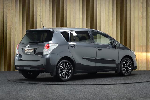 Toyota VERSO 1.8 VVT-i SkyView Edition | Panoramadak | Cruise-control | Stoelverwarming | Camera | Clima | Navigatie | LM Velgen | Dealer Onderhouden!