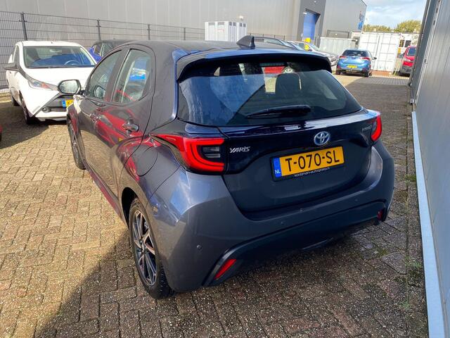 Toyota YARIS 1.5 Hybrid Dynamic | 1e Eigenaar | Nieuw Geleverd & Onderhouden | BTW'er | Parkeersensoren voor en achter | LM Velgen | Apple Carplay en Android Auto |