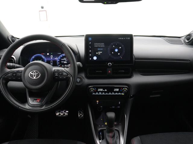 Toyota YARIS 1.5 Hybrid 130 GR Sport Limited | Premium Pack | JBL | Stoelverwarming | Parkeersensoren | LM velgen |