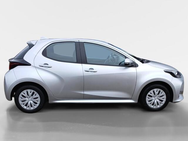 Toyota YARIS 1.5 Hybrid Active Climate Cruise Camera