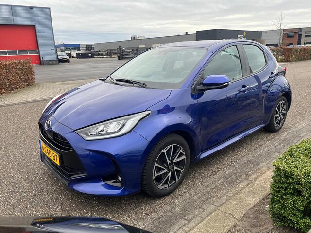 Toyota YARIS 1.5 VVT-i Business Plus | Adap. Cruise Control | NAVI | Carplay | Achteruitrijcamera | Digitaal Display | All-seasonbanden