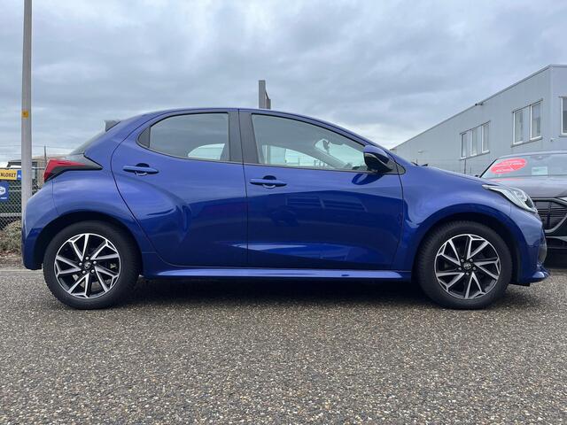 Toyota YARIS 1.5 VVT-i Business Plus | Adap. Cruise Control | NAVI | Carplay | Achteruitrijcamera | Digitaal Display | All-seasonbanden