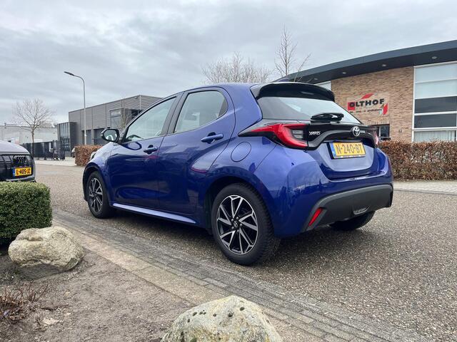 Toyota YARIS 1.5 VVT-i Business Plus | Adap. Cruise Control | NAVI | Carplay | Achteruitrijcamera | Digitaal Display | All-seasonbanden