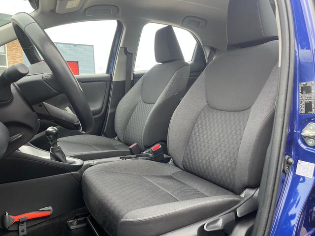 Toyota YARIS 1.5 VVT-i Business Plus | Adap. Cruise Control | NAVI | Carplay | Achteruitrijcamera | Digitaal Display | All-seasonbanden