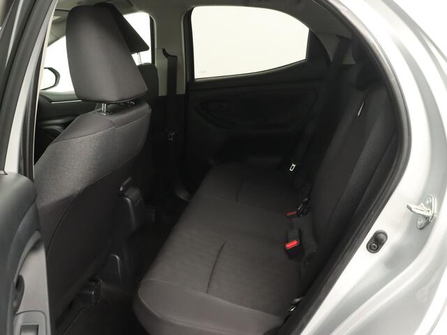 Toyota YARIS 1.5 Hybrid 115 First Edition | Nederlandse auto | LM velgen | Camera | Navigatie | Climate Control | Cruise Control Adaptief |
