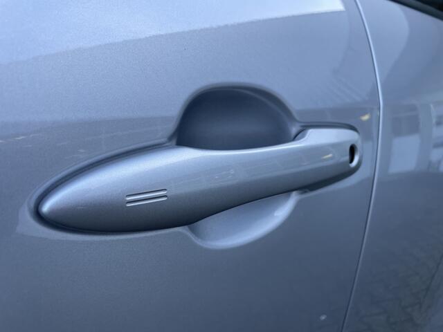 Toyota YARIS 1.5 Hybrid 115 Dynamic | PDC v/a | Navi | Keyless Entry/Start |