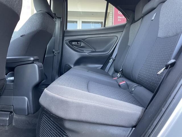 Toyota YARIS 1.5 Hybrid 115 Dynamic | PDC v/a | Navi | Keyless Entry/Start |