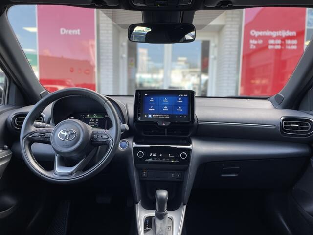 Toyota YARIS 1.5 Hybrid 115 Dynamic | PDC v/a | Navi | Keyless Entry/Start |
