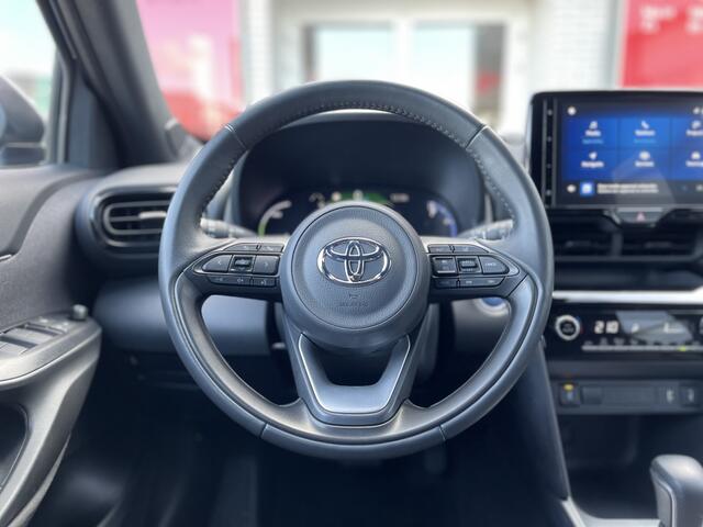 Toyota YARIS 1.5 Hybrid 115 Dynamic | PDC v/a | Navi | Keyless Entry/Start |