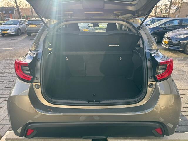 Toyota YARIS 1.5 Hybrid Business Head-up Display, Stoelverwarming, 16inch velgen , All-in Rijklaarprijs