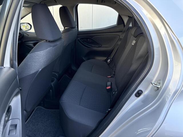 Toyota YARIS 1.5 VVT-i First Edition **KEYLESS/ APPLE CARPLAY/ 36 MAANDEN GARANTIE**