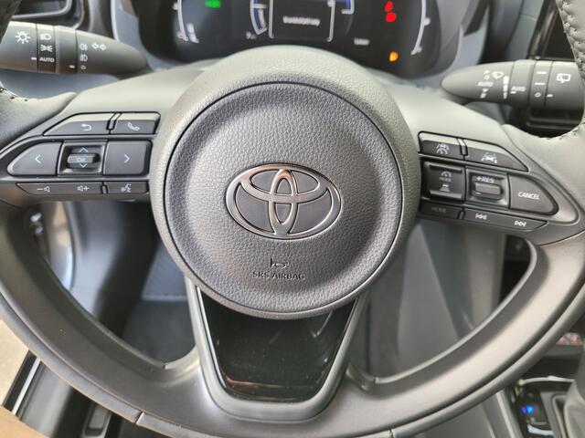 Toyota YARIS Cross 1.5 Hybrid Executive Limited 130 pk | Lmv 17inch | Camera | Climatectr | Adaptive cruise | Privacy glass | Stoelverwarming | Armsteun etc. |
