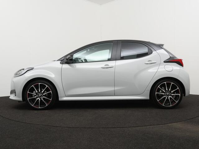 Toyota YARIS 1.5 Hybrid GR Sport | Sportstoelen | Navigatie | Stoelverwarming | 18 inch LM Velgen |
