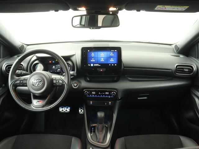 Toyota YARIS 1.5 Hybrid GR Sport | Sportstoelen | Navigatie | Stoelverwarming | 18 inch LM Velgen |