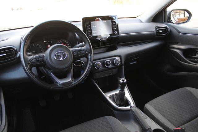 Toyota YARIS 1.5 VVT-i Active | Rijklaar | Trekhaak | Adaptive Cruise | Apple/Android | Camera | NL-auto | Dealer onderhouden