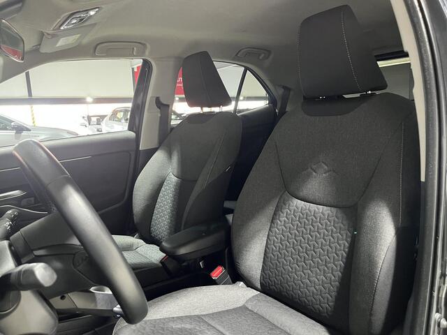 Toyota YARIS Cross Dynamic edition | Parkeersensoren voor + achter | Smart key | Privacy glass | Apple Carplay & Android Auto | Navigatie