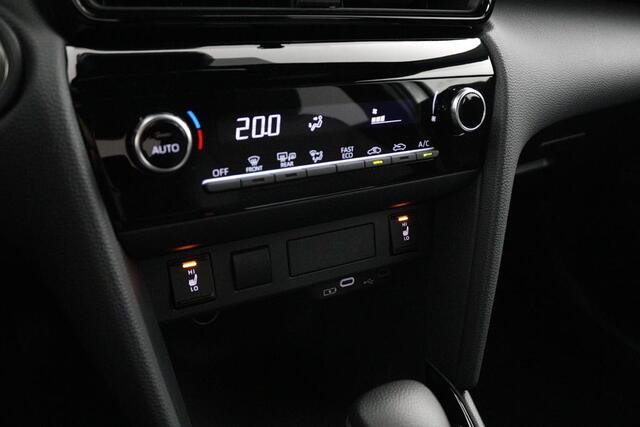 Toyota YARIS Cross 1.5 Hybrid 115 First Edition | Nieuw Uit Voorraad Leverbaar! | 10 Jaar Garantie |