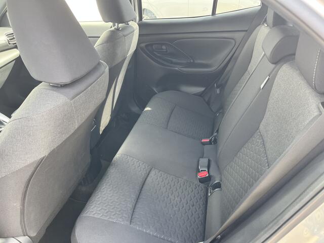 Toyota YARIS Cross 1.5 Hybrid Dynamic Limited Stoel Verwarming Parkeersensoren Voor en Achter Carplay keyless