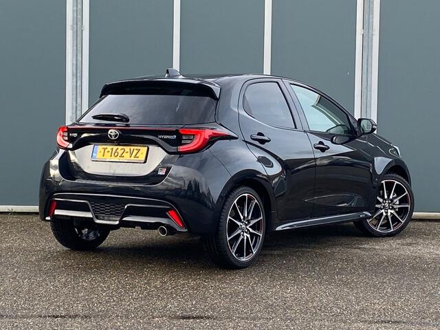 Toyota YARIS 1.5 Hybrid GR Sport | ACC | Camera | Lane assist | Winterpakket