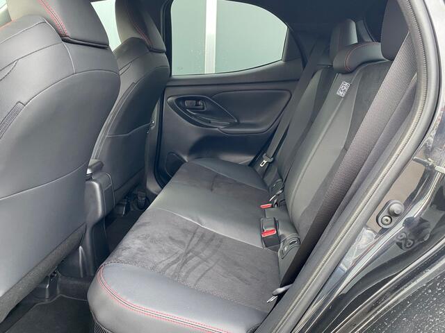 Toyota YARIS 1.5 Hybrid GR Sport | ACC | Camera | Lane assist | Winterpakket