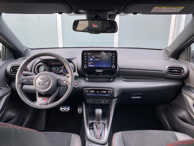 Toyota YARIS 1.5 Hybrid GR Sport | ACC | Camera | Lane assist | Winterpakket