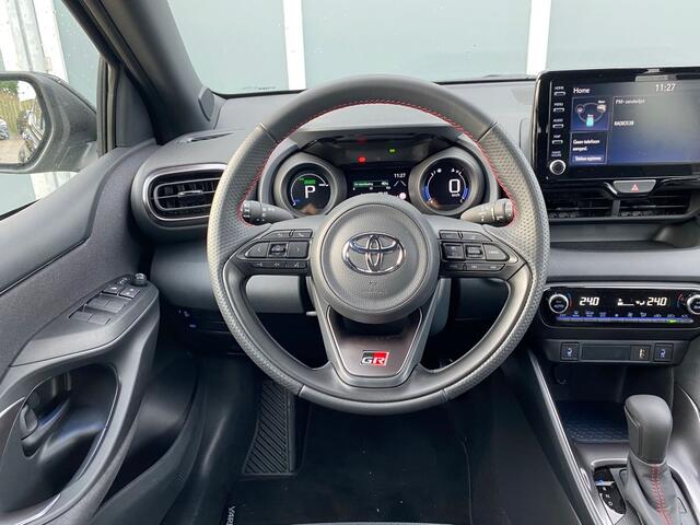 Toyota YARIS 1.5 Hybrid GR Sport | ACC | Camera | Lane assist | Winterpakket