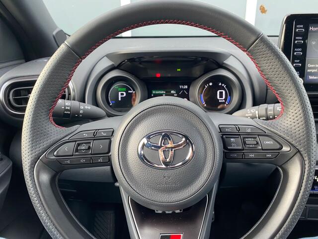 Toyota YARIS 1.5 Hybrid GR Sport | ACC | Camera | Lane assist | Winterpakket