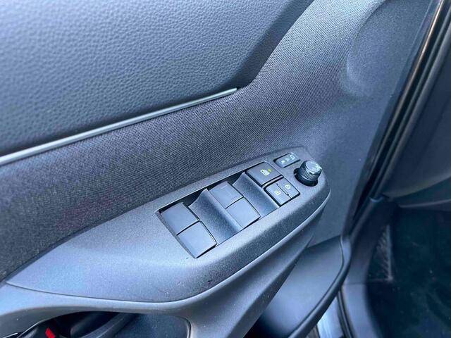 Toyota YARIS Cross 1.5 Hybrid 115 Business Plus Navi|Carplay|PDC V+A|Dodehoek|Stoel en stuurverwarming|