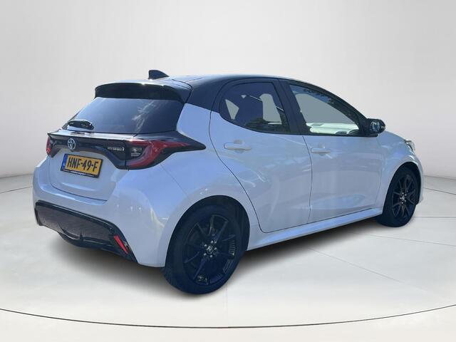 Toyota YARIS 1.5 Hybrid Executive | Navigatie | Parkeercamera | 17 inch LM-velgen | Stof / lederen bekleding |