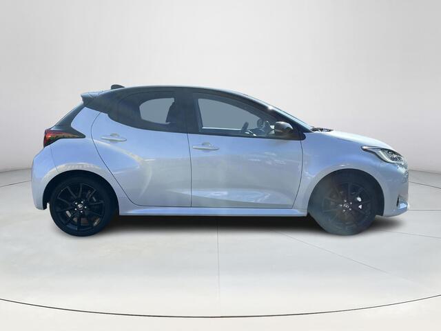 Toyota YARIS 1.5 Hybrid Executive | Navigatie | Parkeercamera | 17 inch LM-velgen | Stof / lederen bekleding |