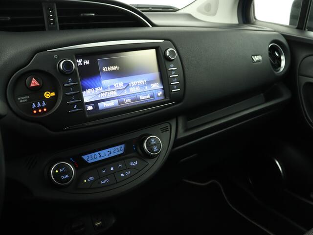 Toyota YARIS 1.5 Hybrid Y20 Limited | Stoelverwarming | 15" LM Velgen | Camera | Climate Control |