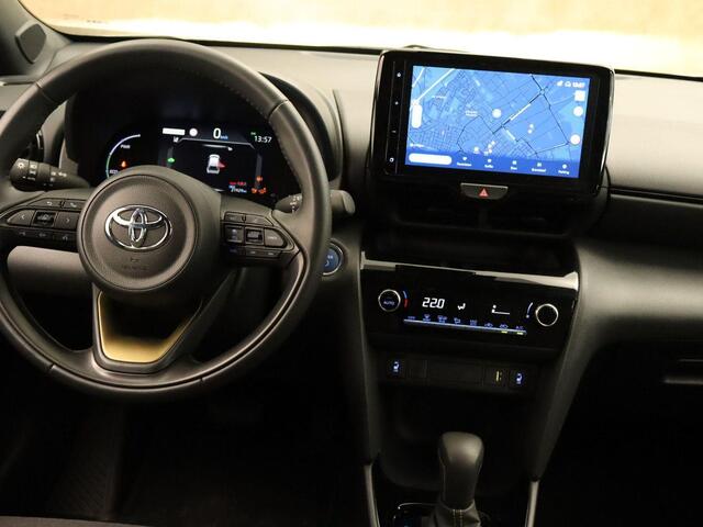 Toyota YARIS Cross 1.5 Hybrid Explore - ORIGINEEL NEDERLANDSE AUTO - NAVIGATIE - PARKEERSENSOREN VOOR/ ACHTER - CAMERA - CLIMATE CONTROL - KEYLESS ENTRY/ START - 17 INCH LICHT METALEN VELGEN - VOORSTOELEN VERWARMD