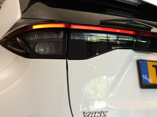 Toyota YARIS Cross 1.5 Hybrid Explore - ORIGINEEL NEDERLANDSE AUTO - NAVIGATIE - PARKEERSENSOREN VOOR/ ACHTER - CAMERA - CLIMATE CONTROL - KEYLESS ENTRY/ START - 17 INCH LICHT METALEN VELGEN - VOORSTOELEN VERWARMD