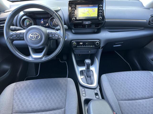 Toyota YARIS 1.5 Hybrid Dynamic | Navigatie | Licht metalen velgen | Keyless entry | LED koplampen |