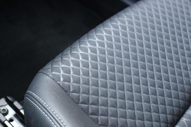 Toyota YARIS 1.5 Hybrid Executive Sport Bi tone