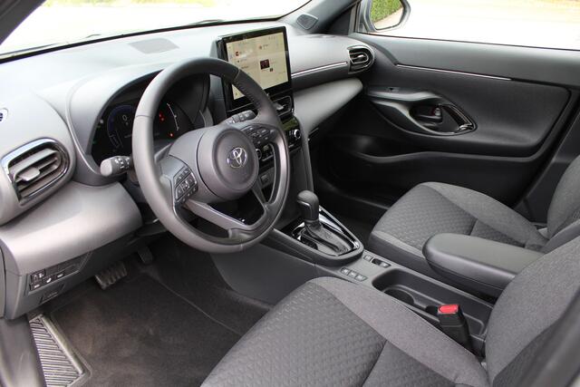 Toyota YARIS Cross 1.5 Hybrid 115 Dynamic + Comfort pack | Rijklaar | Nieuw uit vooraad | Blind Spot | Apple/Android | Stoel-/stuurverw. | Navi | LED | Parksens. v+a