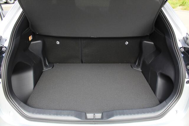 Toyota YARIS Cross 1.5 Hybrid 115 Dynamic + Comfort pack | Rijklaar | Nieuw uit vooraad | Blind Spot | Apple/Android | Stoel-/stuurverw. | Navi | LED | Parksens. v+a