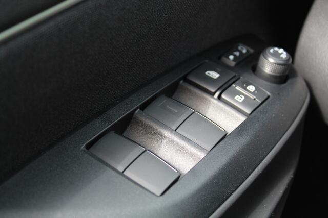 Toyota YARIS Cross 1.5 Hybrid 115 Dynamic + Comfort pack | Rijklaar | Nieuw uit vooraad | Blind Spot | Apple/Android | Stoel-/stuurverw. | Navi | LED | Parksens. v+a